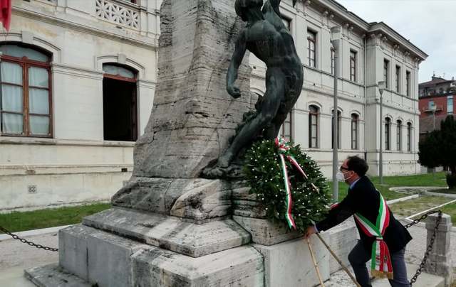 Giornata dell'Unità Nazionale e delle Forze Armate, il sindaco Carizia: “Oggi ricordiamo il sacrificio degli eroi di ieri e di oggi che hanno fatto e continuano a fare grande l'Italia”