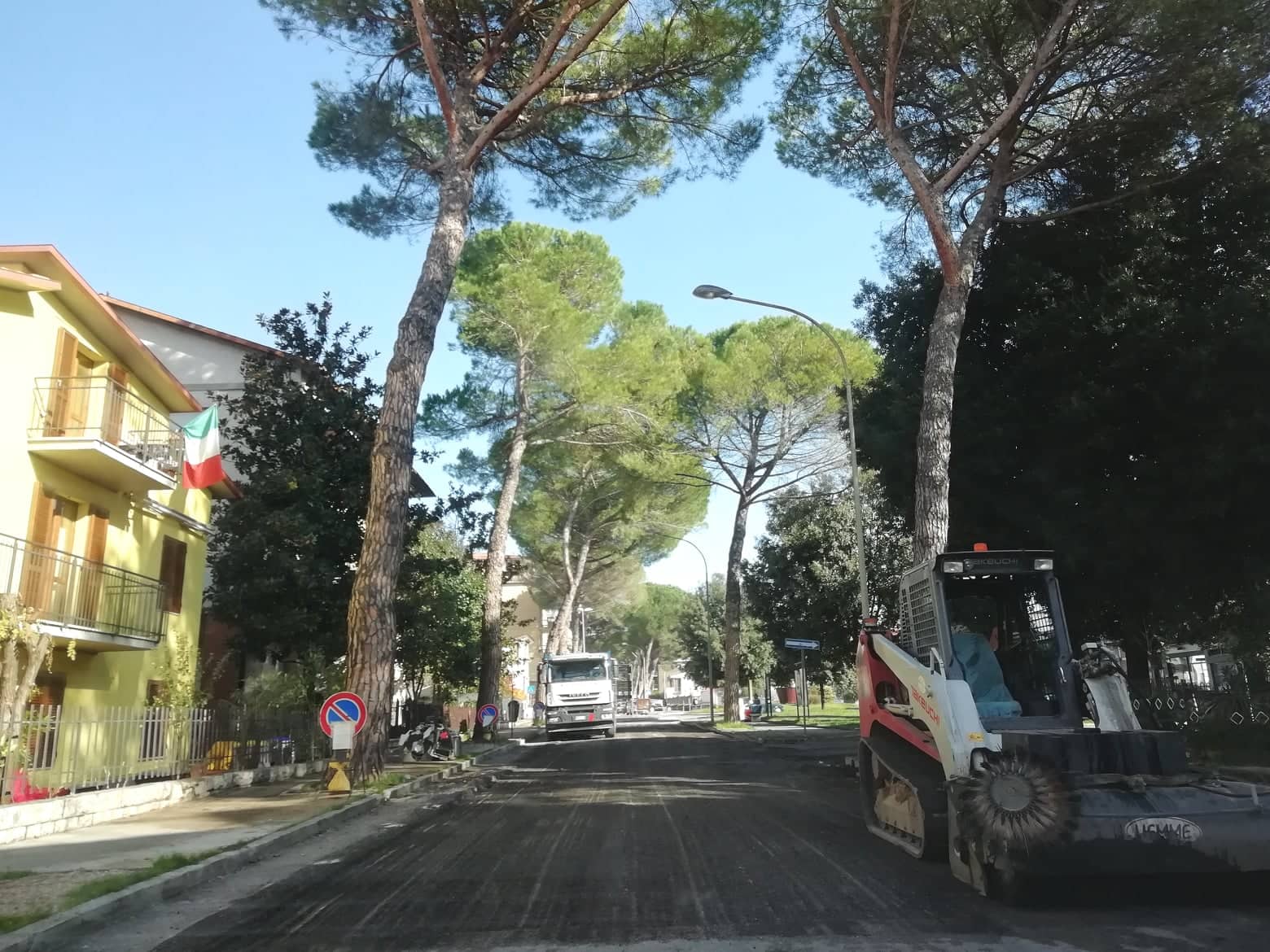 Manutenzione stradale, iniziati gli interventi nel tratto tra via Roma e la rotatoria di piazza Marx: in programma lavori in via Madonna del Moro, a Calzolaro e Montecastelli