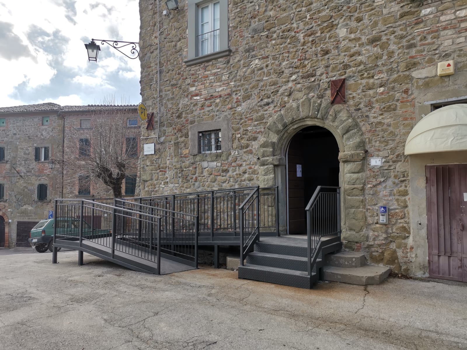 A Preggio l'ufficio postale è tornato a Palazzo Vignoli